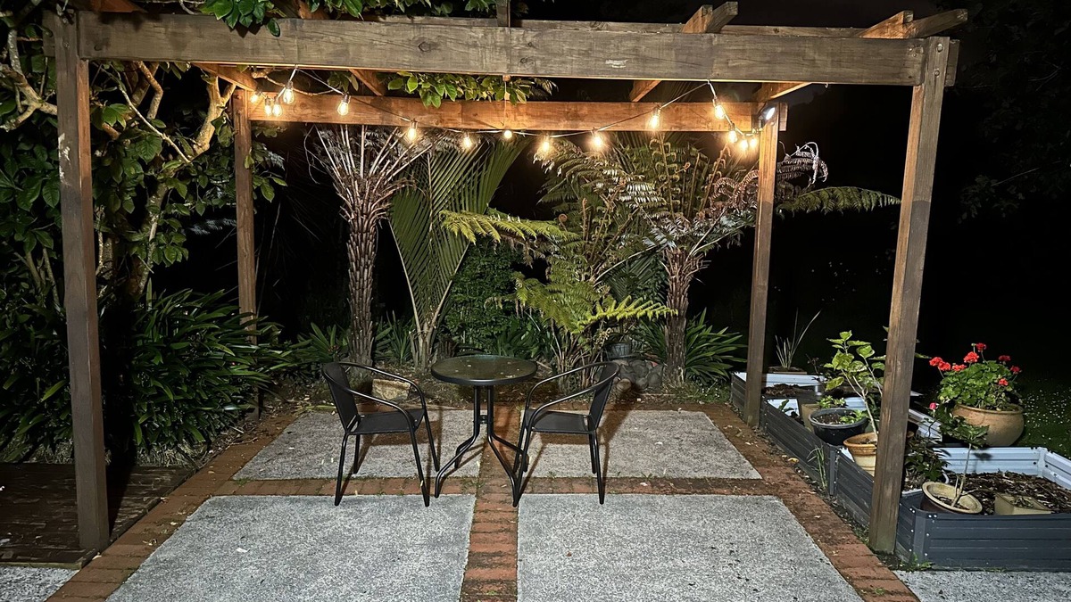 Auckland Apartment | New Lynn Self-Contained Unit near Golf Course.
