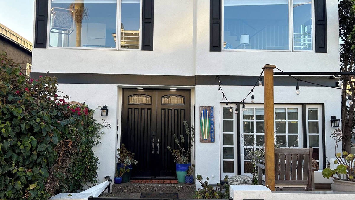 The Strand House | NEW! Man Beach Sand Section Family/Executive charm