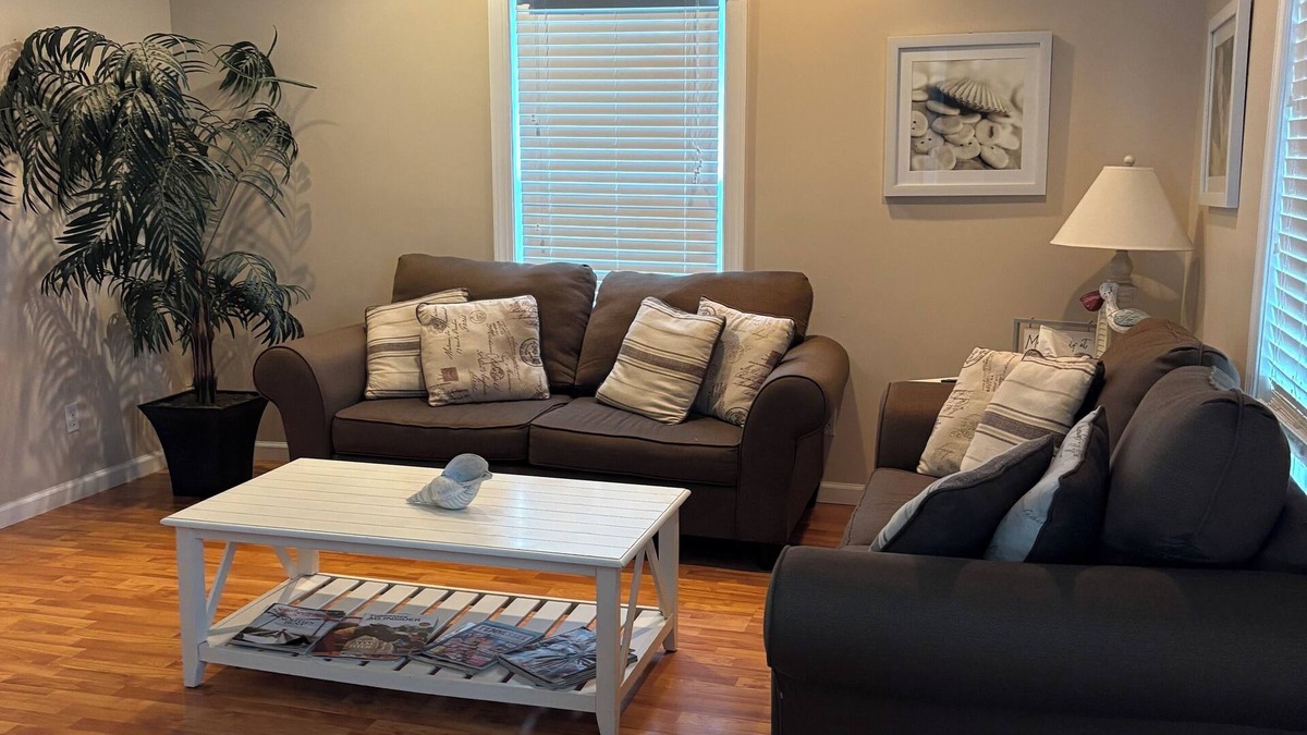 Paducah House | NEW! Midtown Bliss- 2 bed house with WiFi, within 5 minutes of Downtown Paducah
