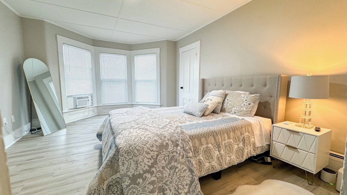 Concord Apartment | NEW - Mins to Manchester/Nashua - Walk to downtown - In-Unit Washer/Dryer