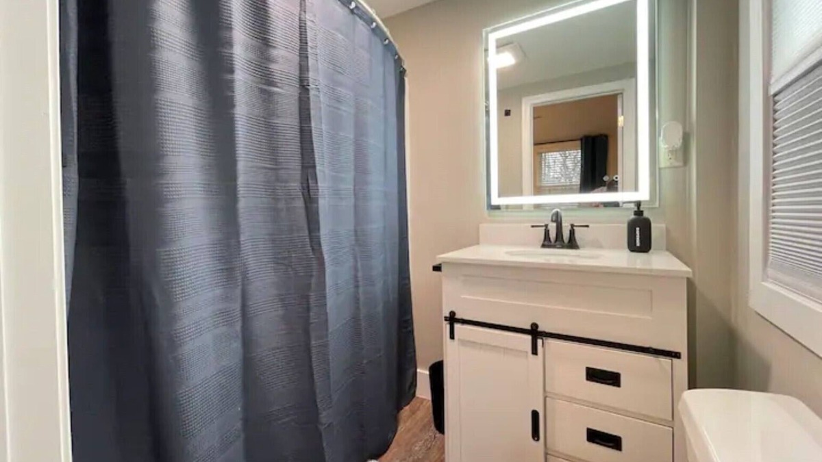 Milford Apartment | NEW - Mins to Manchester/Nashua - 1st Floor - Queen Bed - Pet Friendly - Trails