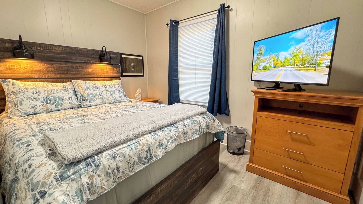Hudson Apartment | NEW - Mins to Nashua NH and Lowell MA - Queen Size Beds - W/D - Pet Friendly