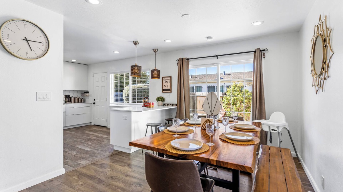 East Palo Alto House | NEW! Mins to Palo Alto, Stanford, Meta w/Firepit, Pet-Friendly!