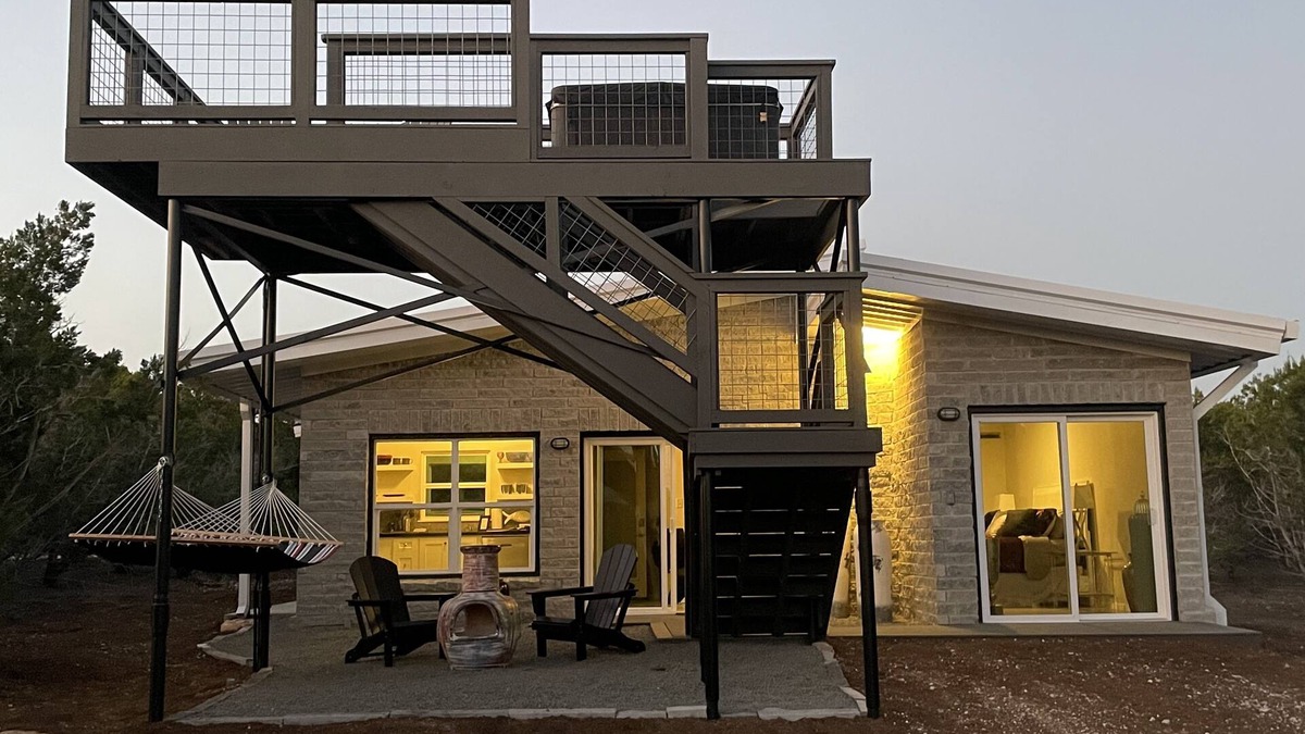 Blanco House | New mod container w/12-foot deck, hot tub, 360 amazing views, BOGO wine tasting