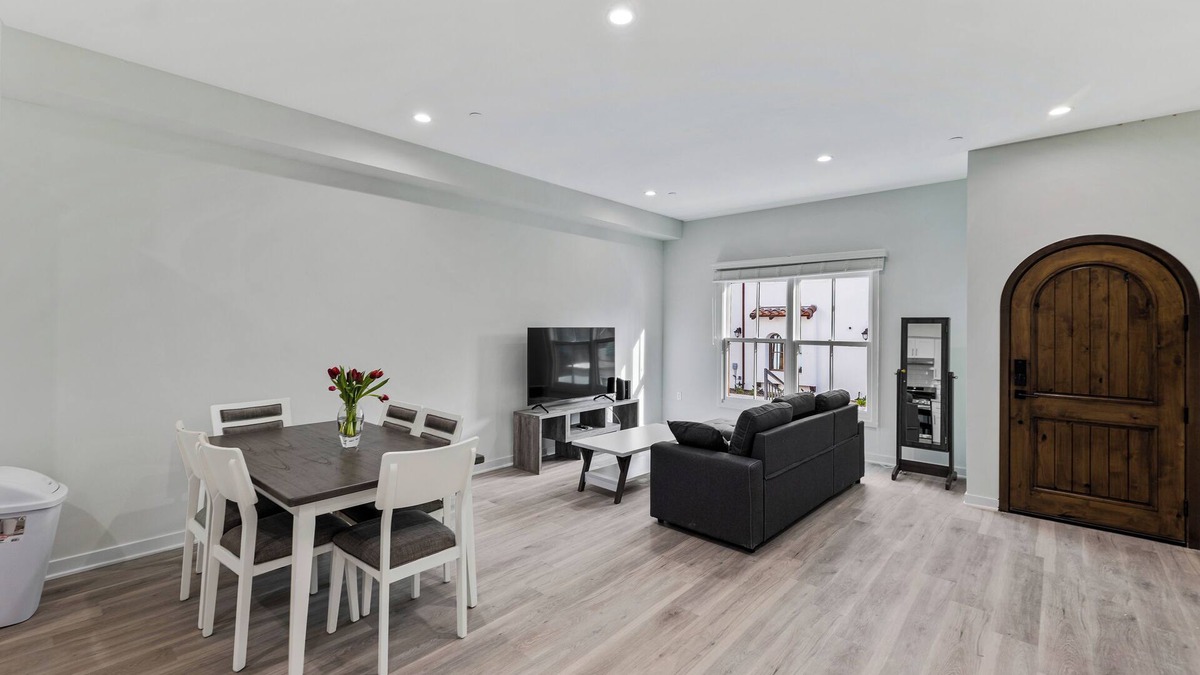 Lamanda Park House | New Modern 3B/3.5B Townhome with Private Parking in Pasadena