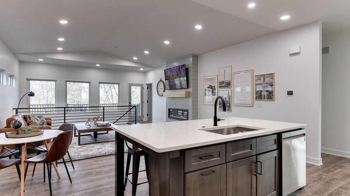 Jefferson House | New Modern 4 Bedroom Home, Perfect for Families