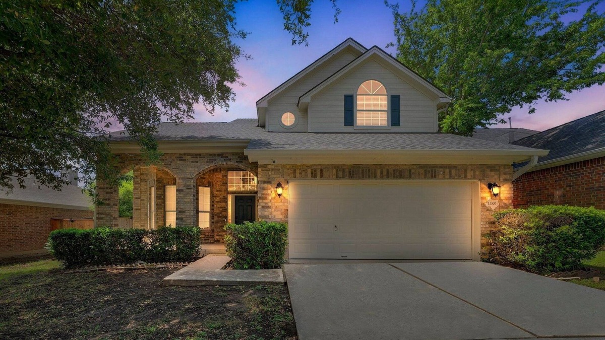 Manor House | NEW! Modern 4BR Gem Chic Comfort in Austin