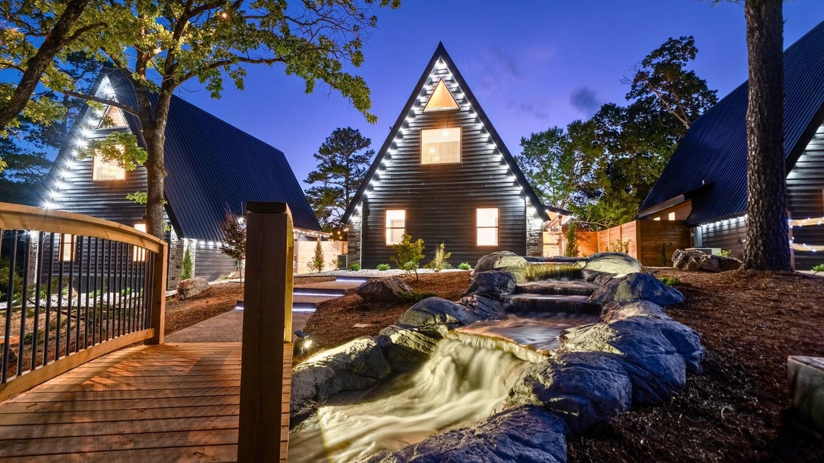 Mid America Cabin | New Modern A-Frame Cabin w/Pool Near Hot Springs
