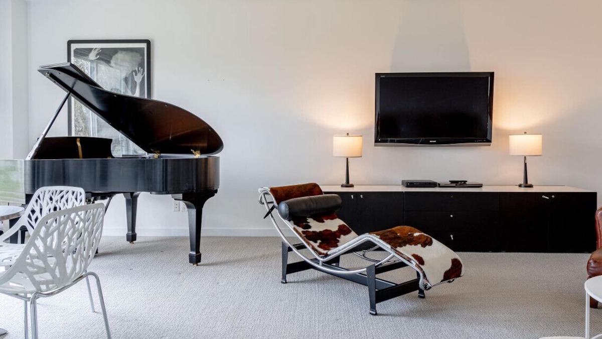 Jeffersonville Cottage | NEW: Modern Apt. on Resort Estate w Pool in Bethel