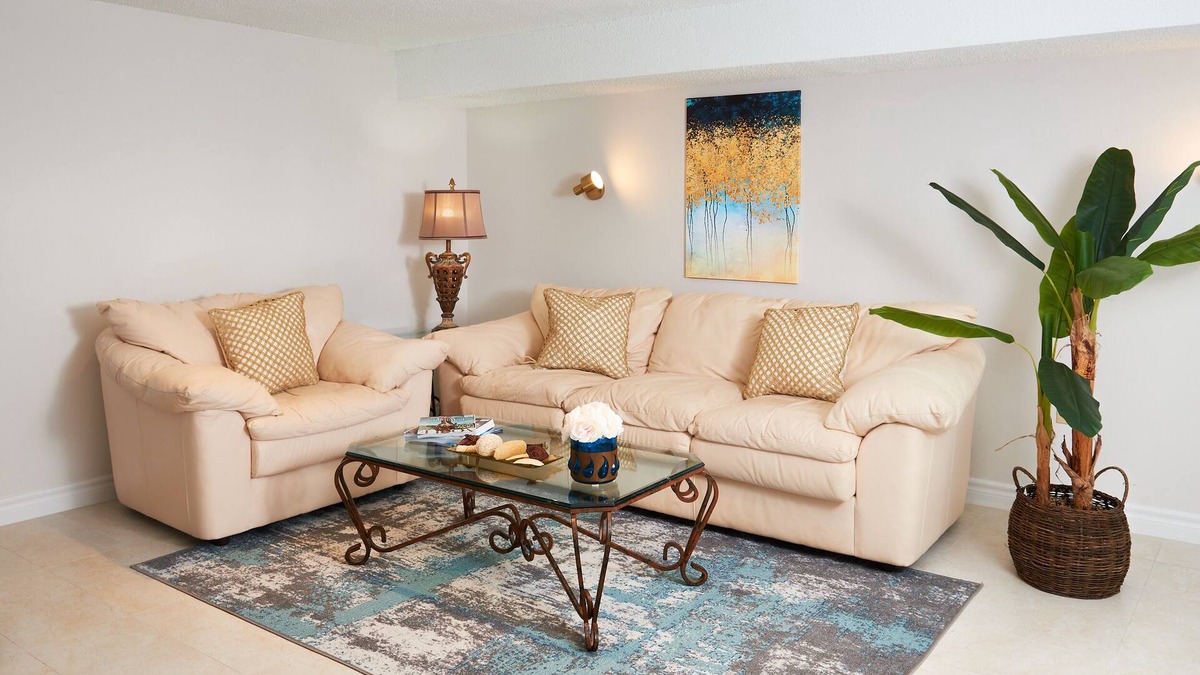 Aurora Apartment | New modern basement suite - separate entrance & parking