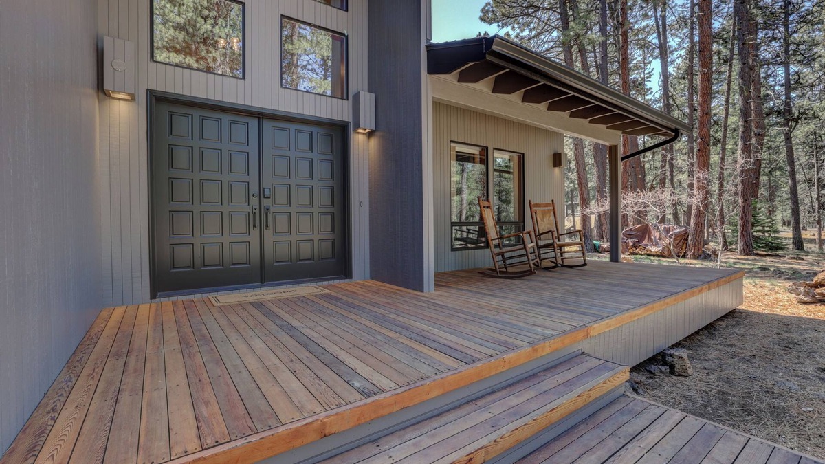 Black Butte Ranch House | NEW - Modern Black Butte Ranch Getaway - 3BR w/Game Room and Hot Tub