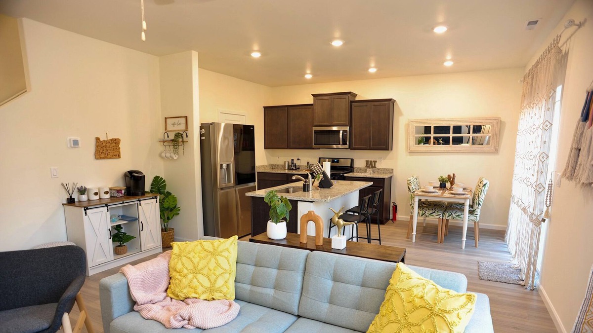 Pleasant Valley House | New modern boho cozy home, child-friendly, central AC, fast internet