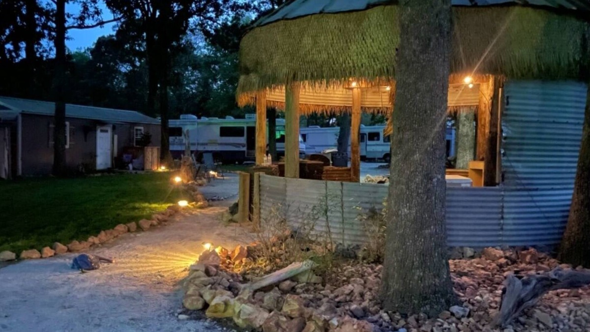 Grove Resort | New modern cabin on a beautiful shaded property across from Honey Creek Bridge.
