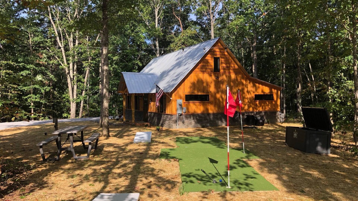 Rising Fawn Cabin | New! Modern Cabin w/Hot Tub, Fire Pit, Private; 2 miles to Cloudland Canyon, Hiking, McLemore Golf