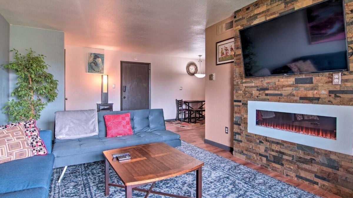 Gunbarrel Condo | NEW! Modern Condo w/Patio, 6 Miles to Dtwn Boulder