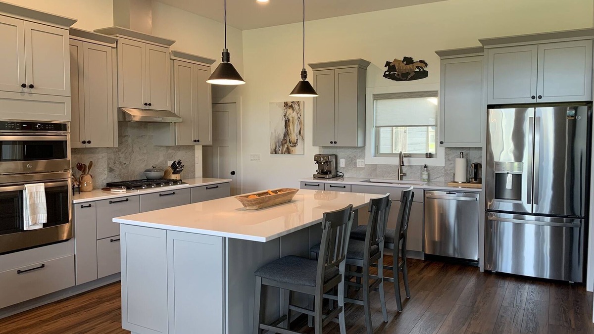 Edgar Apartment | New Modern Cozy Apartment with Views and Private River Access