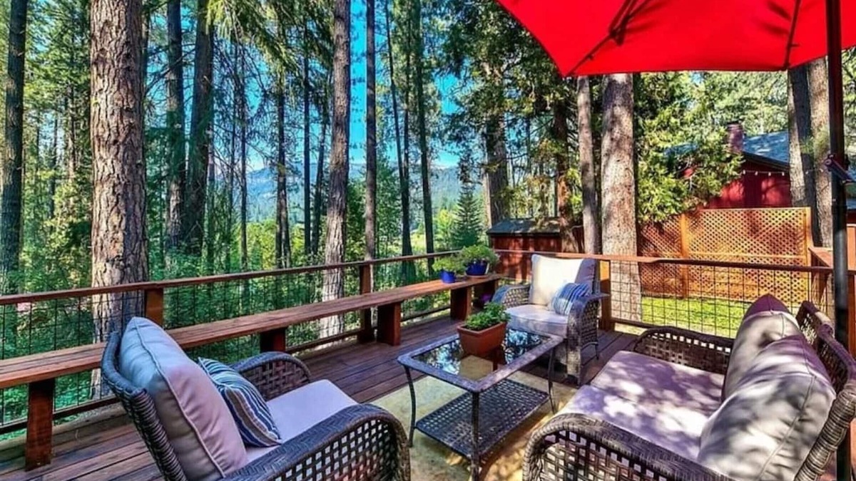Plumas Eureka Estates Cabin | NEW Modern Cozy Cabin w/Spectacular Deck