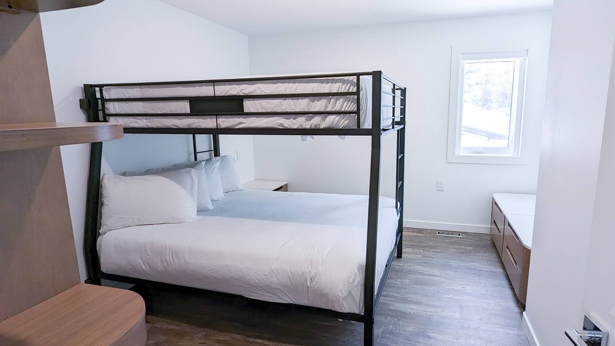 Okanagan-Similkameen House | New Modern Executive Home across from Skaha Lake.