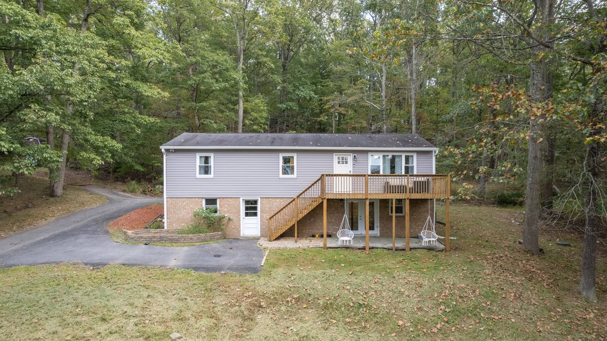 Linden Cottage | New! Modern family cottage oasis with fast WiFi and pet friendly.