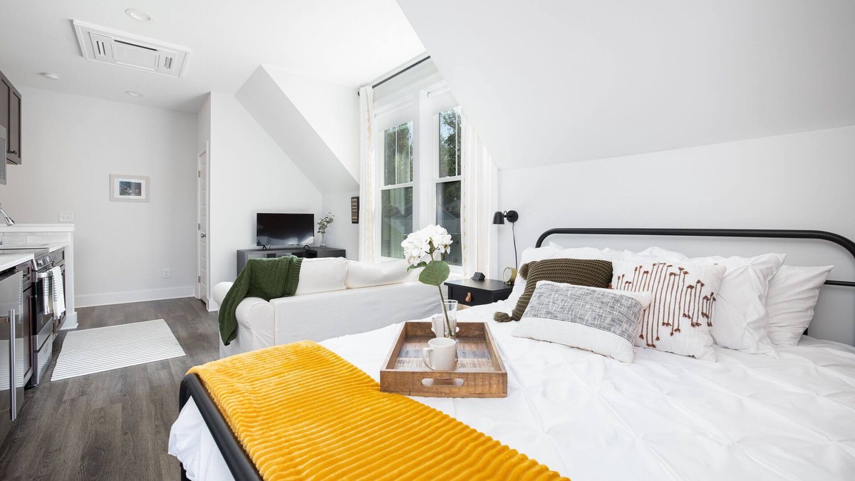 Villa Heights House | ★New Modern Farmhouse Loft in NoDa★ Views/Parking