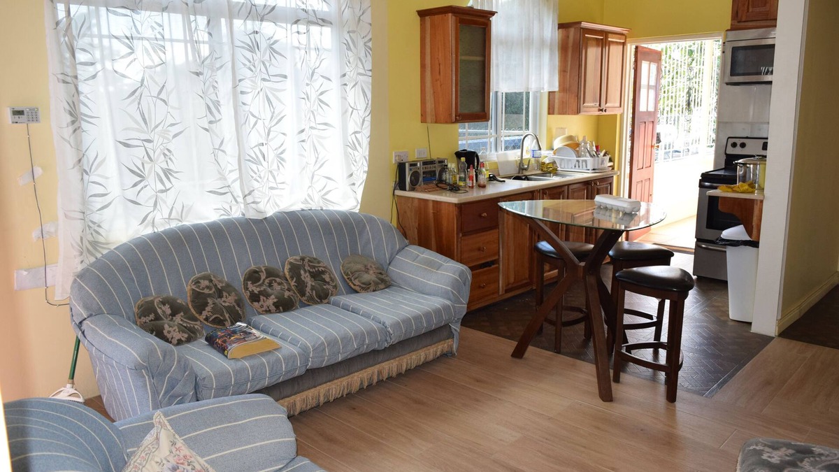 Norbrook Apartment | New Modern First Floor Flat , Large private balcony