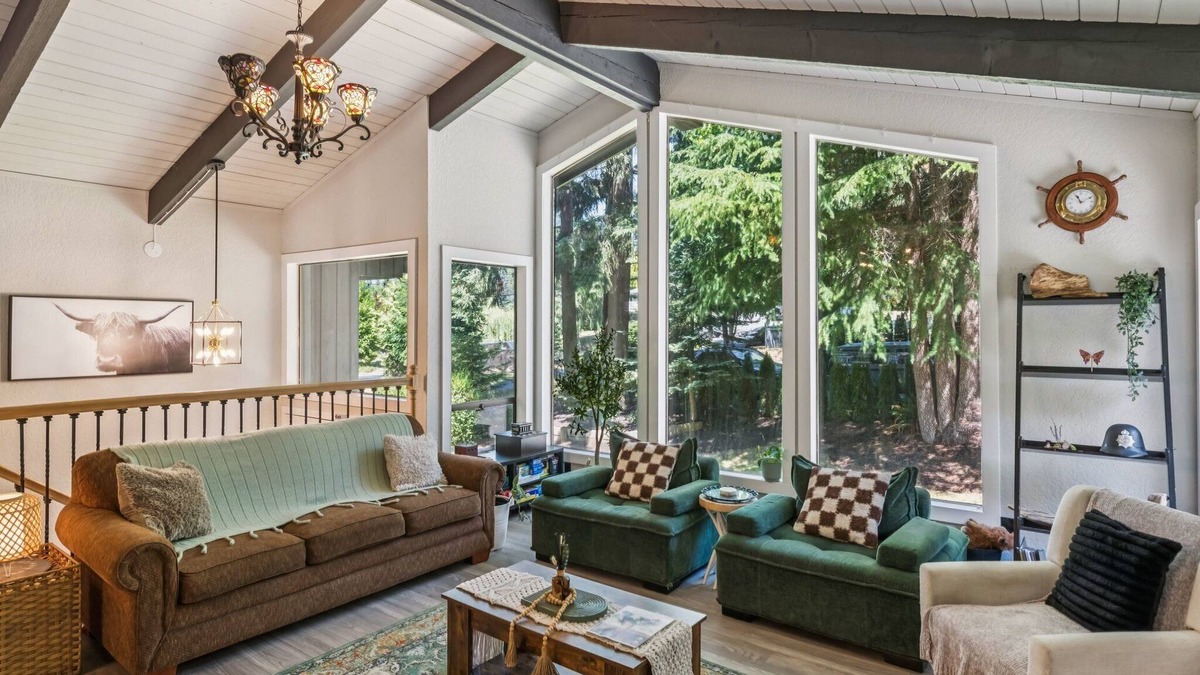 Lake Stevens House | NEW! Modern Forest Escape | Near Hikes & Lake