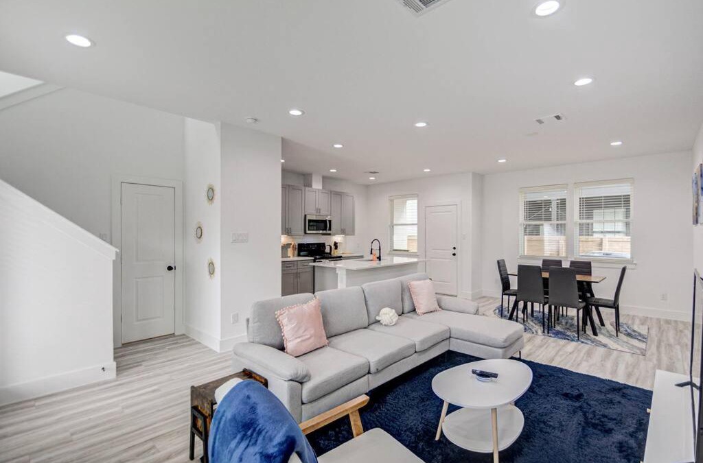 Garden Oaks House | New Modern Home in Oak Forest