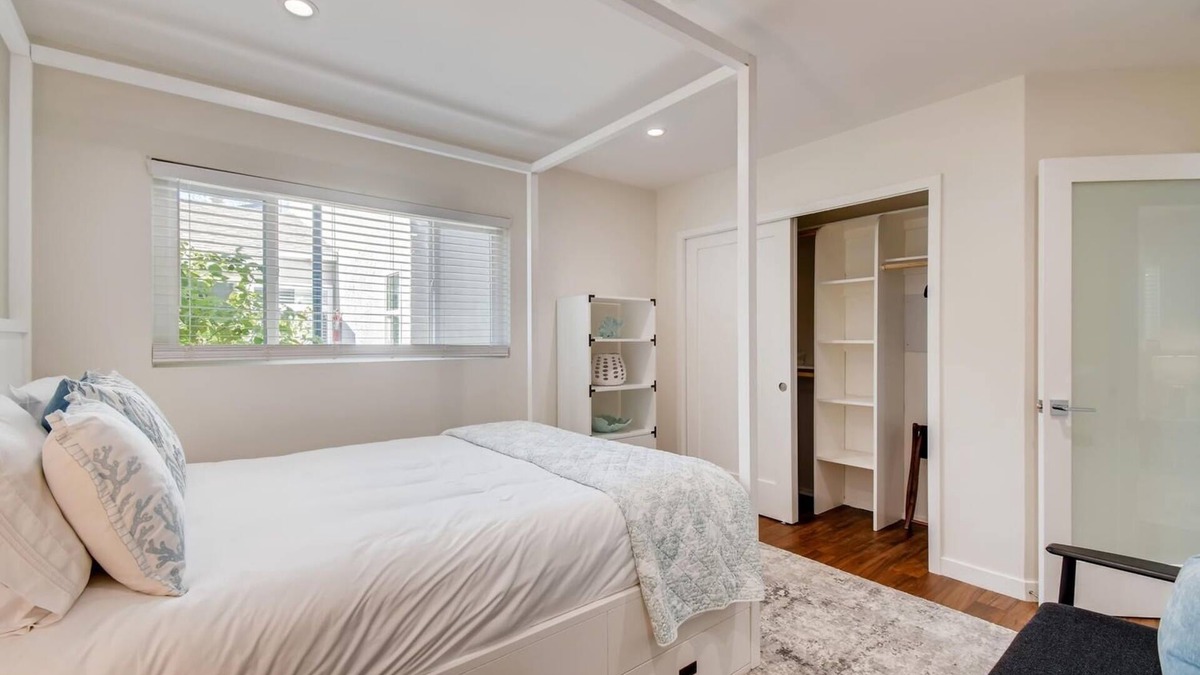 Coronado Condo | NEW Modern Island Getaway, sleeps 6, Dog Friendly!