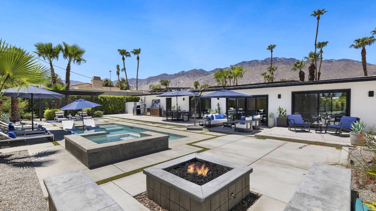 Palm Springs House | NEW Modern Luxurious Luring Palms with Private Pool