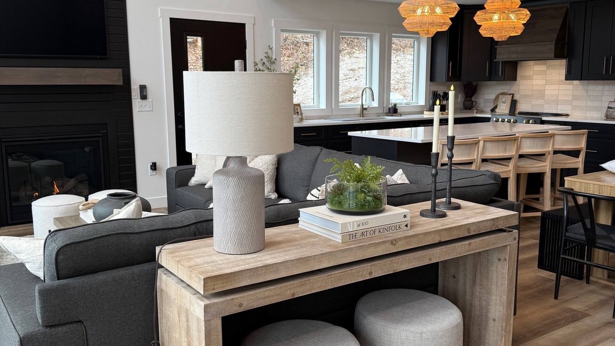 Howard Cabin | NEW Modern luxury 4-bedroom Aframe with WiFi and HOT TUB in Howard