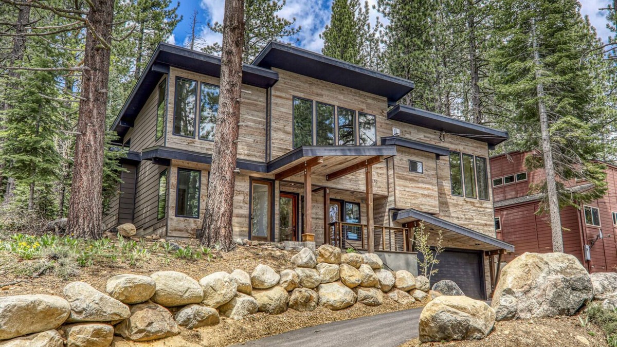 Olympic Valley Ski Chalet | New - Modern Luxury Chalet in Olympic Valley