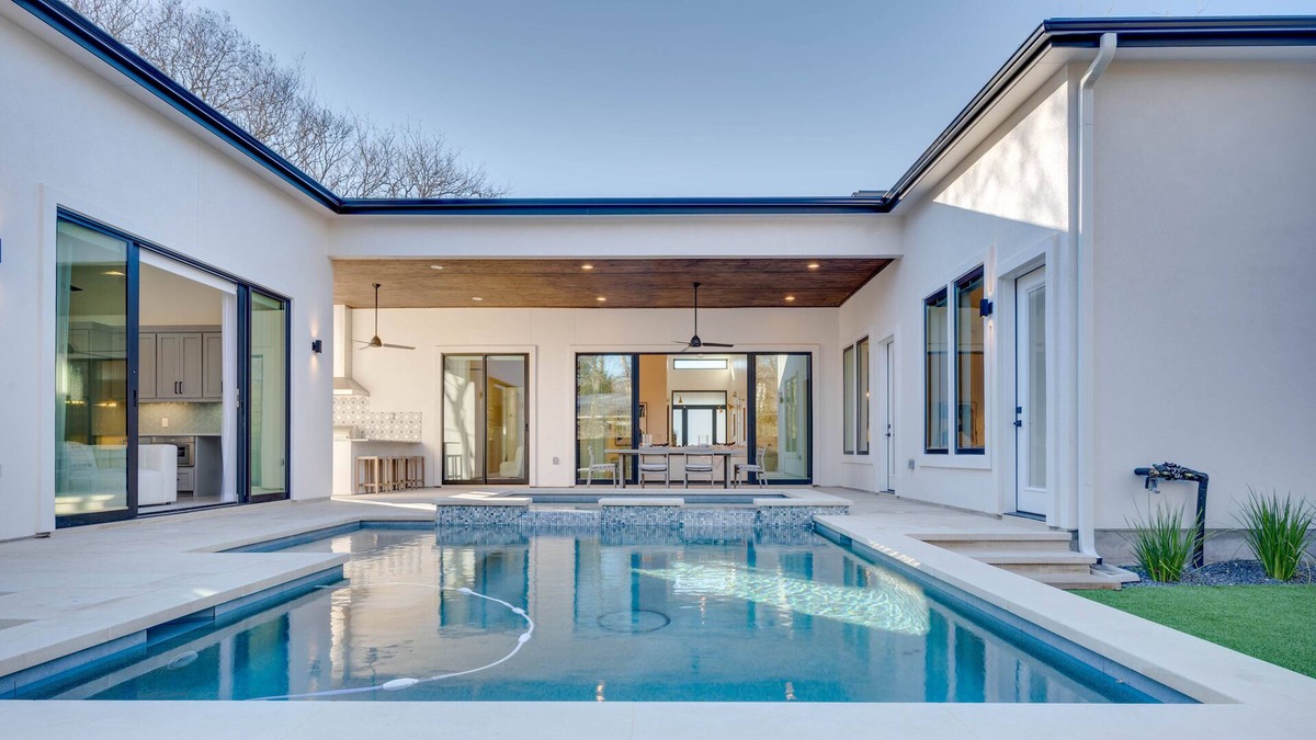 Allandale House | New Modern Luxury! | Pool/Spa | Casita l Close to Downtown l 9 Beds
