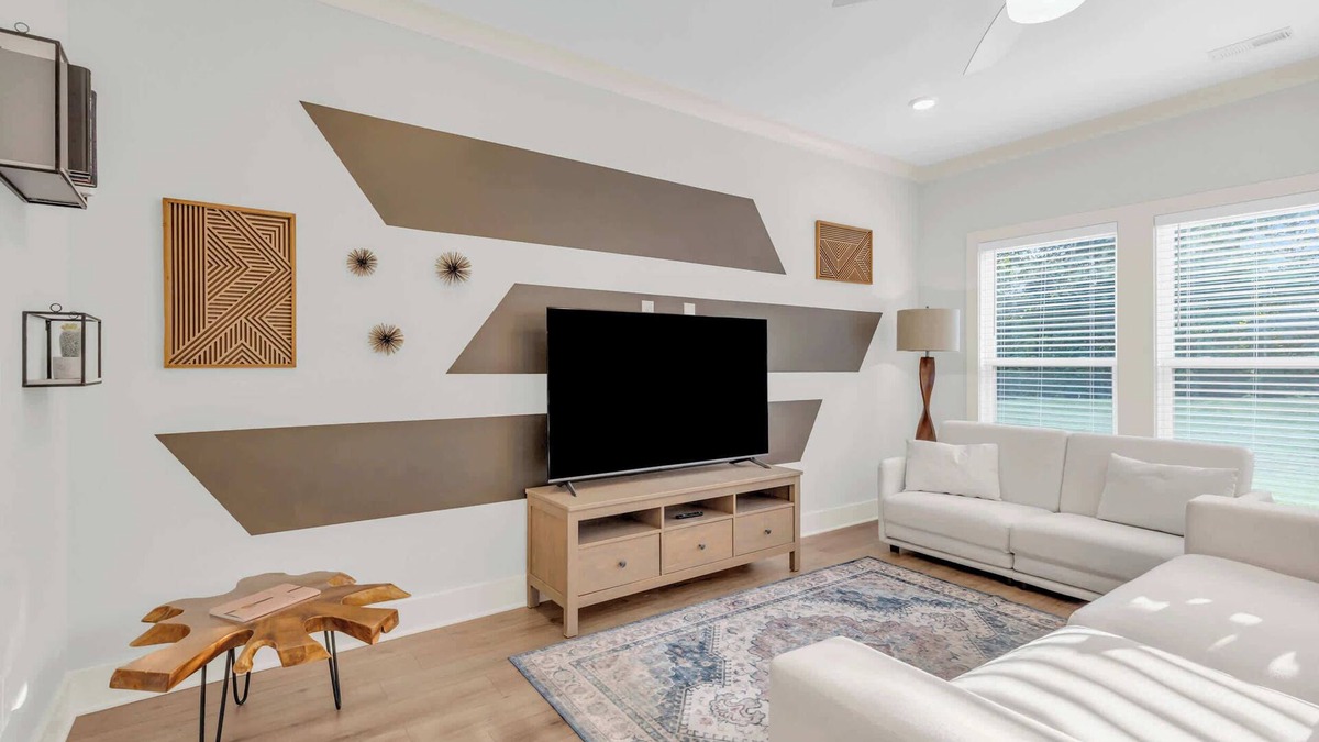Spartanburg House | NEW Modern Luxury Stay - 2 King Beds - Sleeps 10