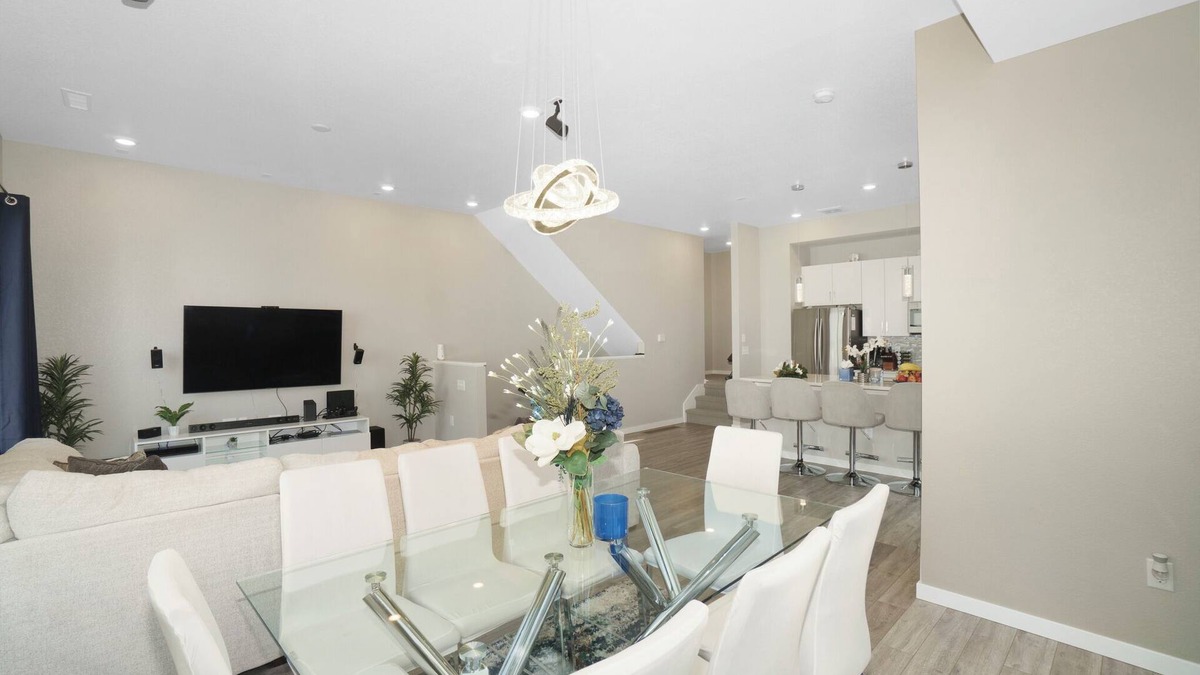 Twin Lakes House | New Modern Luxury Townhome