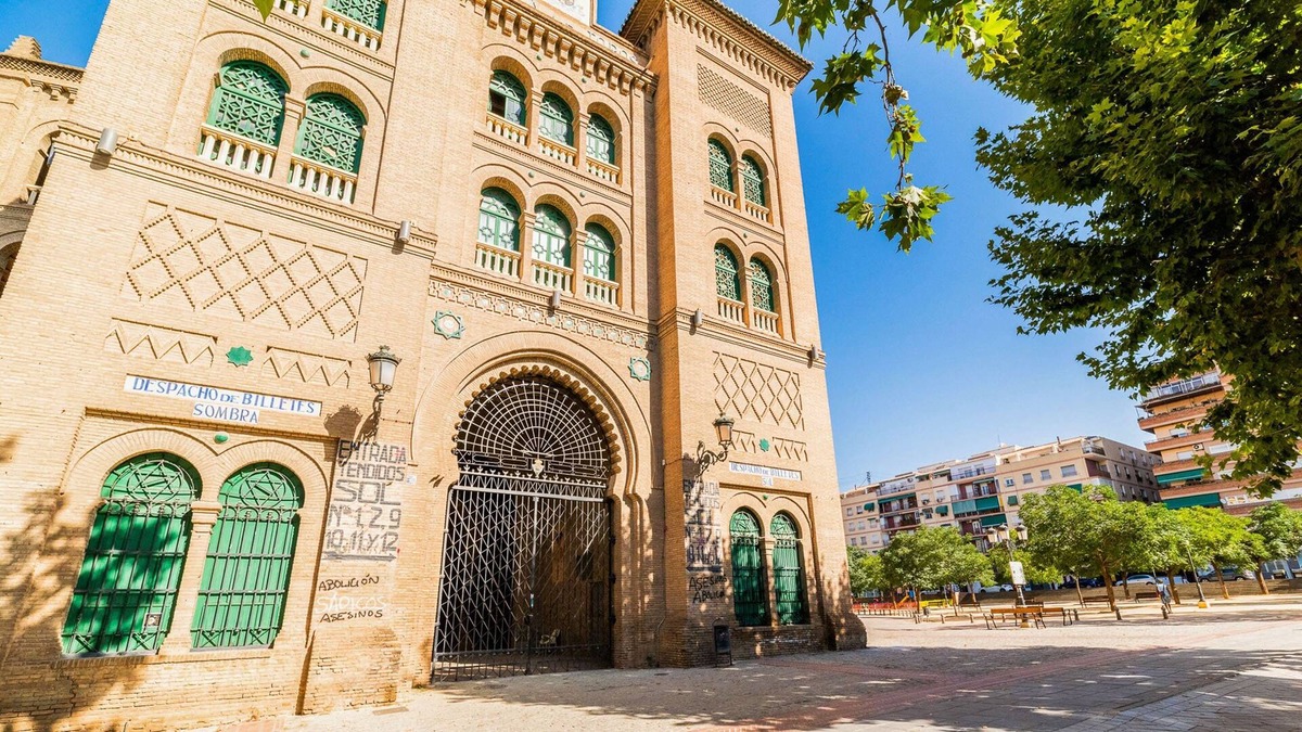 Plaza de Toros-Doctores-San Lazaro Apartment | NEW Modern Plaza de Toros Condo with WiFi+Netflix