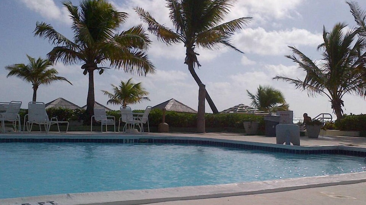Freeport Apartment | New Modern, renovated Beachfront/Oceanview Studio-Coral Beach, Near Port Lucaya