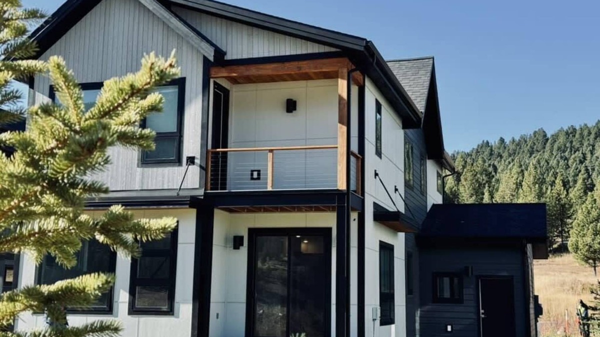 Gallatin Gateway House | New Modern Residence w/ Hot Tub @ Aspects Big Sky