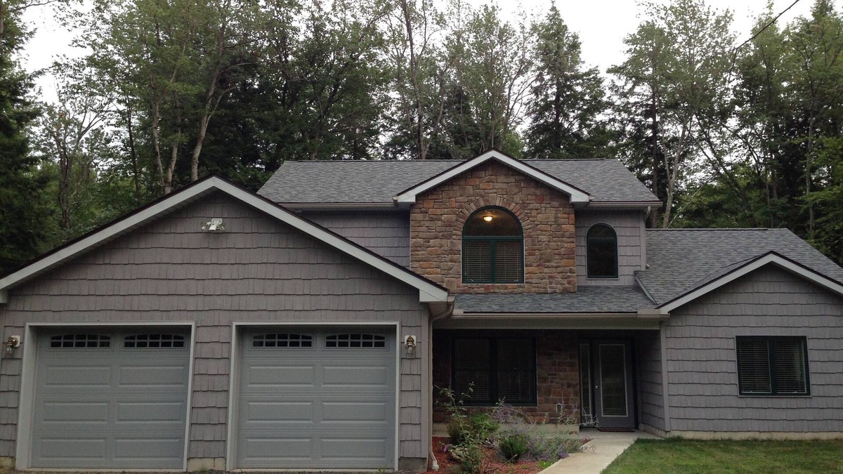 Pocono Pines House | New, Modern Streamfront 3 Bedroom. Walking Distance To Pool And Lake