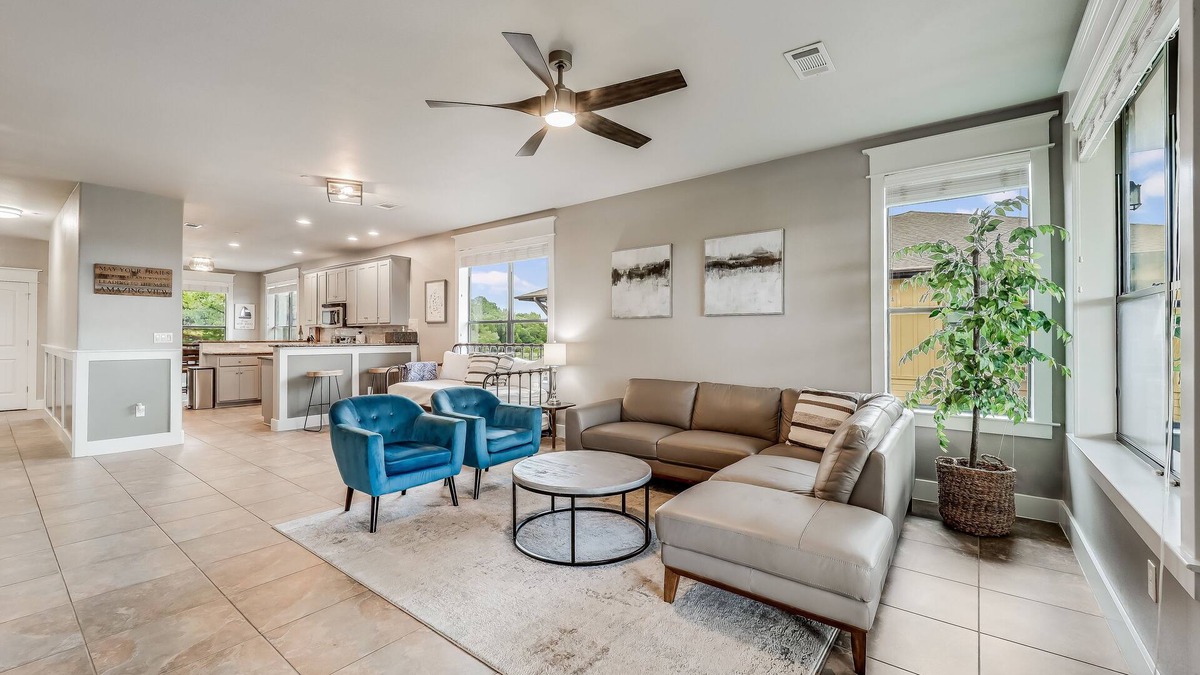 Jonestown Condo | NEW! Modern Top Floor Villa with Panoramic Views