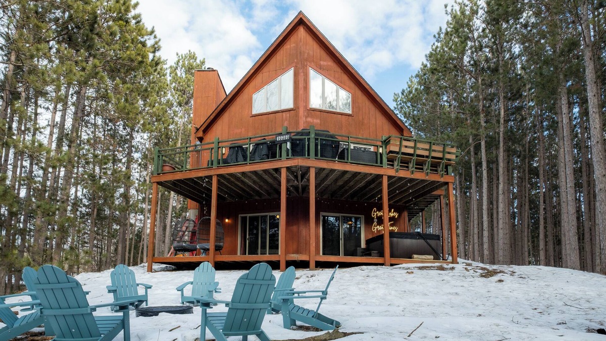 Central Lake Cabin | NEW Modern Torch Lake Retreat w/Hidden Speakeasy: Golf Sim/Theater/Hot Tub&Games