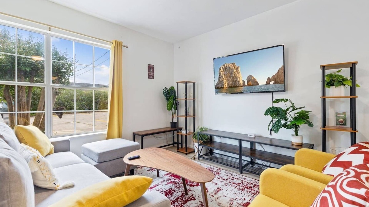 Griffin Heights House | New Modern Townhouse Next to FSU - CENTRAL - COMFY