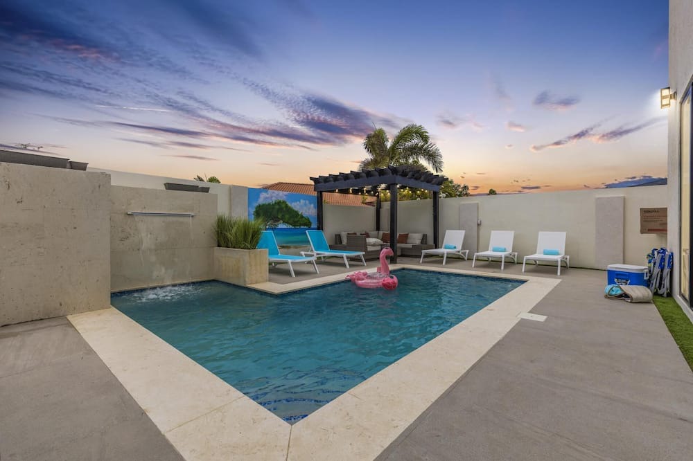 Opal Villa | New Modern Villa w/5 bedrooms and Private Pool