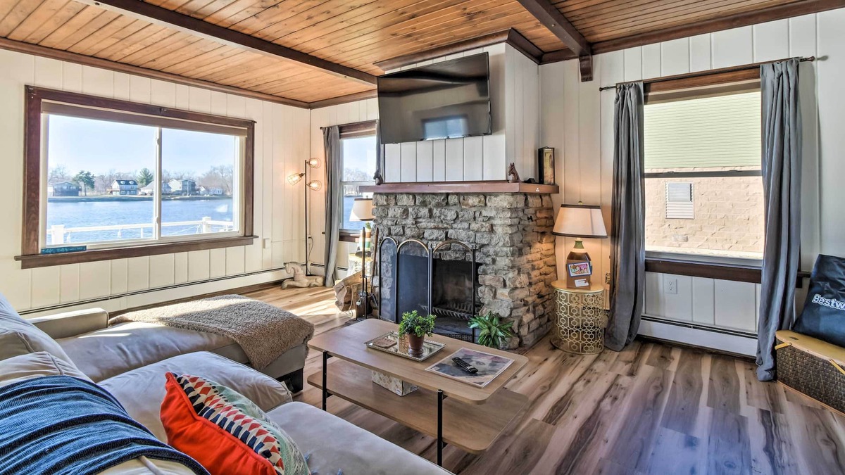 Quad Cities Cabin | NEW! Moline Riverfront Cabin w/ Fire Pit & Kayaks!