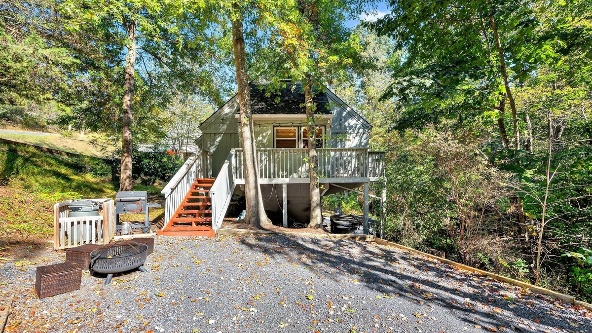 Basye Cabin | NEW! Mountain Escape with Hot Tub & Stargazing