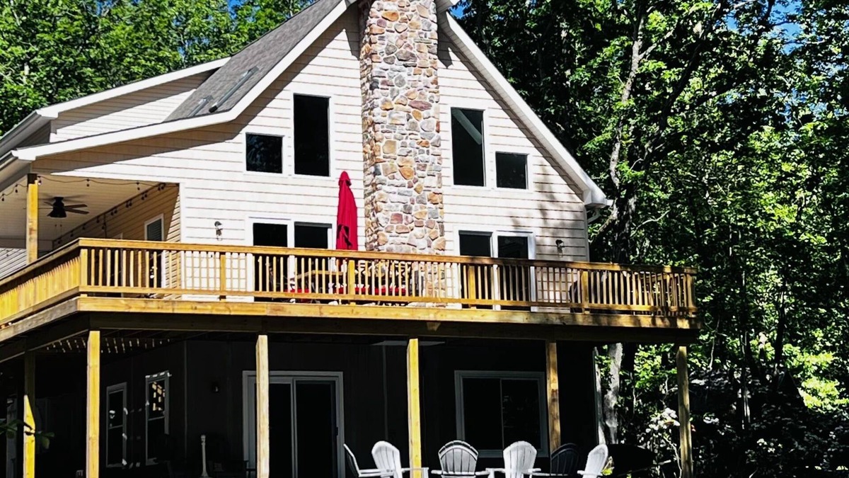 Jim Thorpe Ski Chalet | NEW! “MountainWoods" Family Chalet at Bear Creek Lakes, Beach, Lake, Pool, Ski!