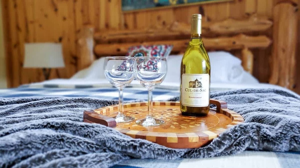 Cleveland Cabin | New! MtnViews, Hot Tub, Shuffleboard, Pool, Arcade