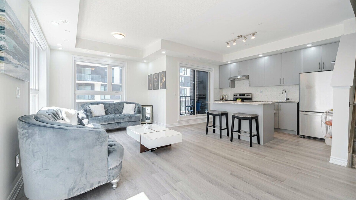 Oakville House | New Multi-Level Townhome with Rooftop & Parking