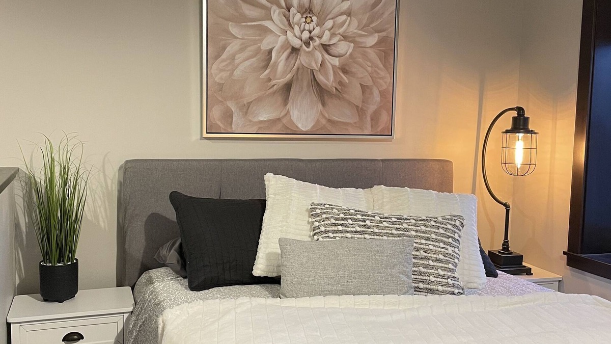 Wabasha Apartment | NEW, NEW, NEW! Wabasha downtown studio113 Pembroke Ave Unit #102