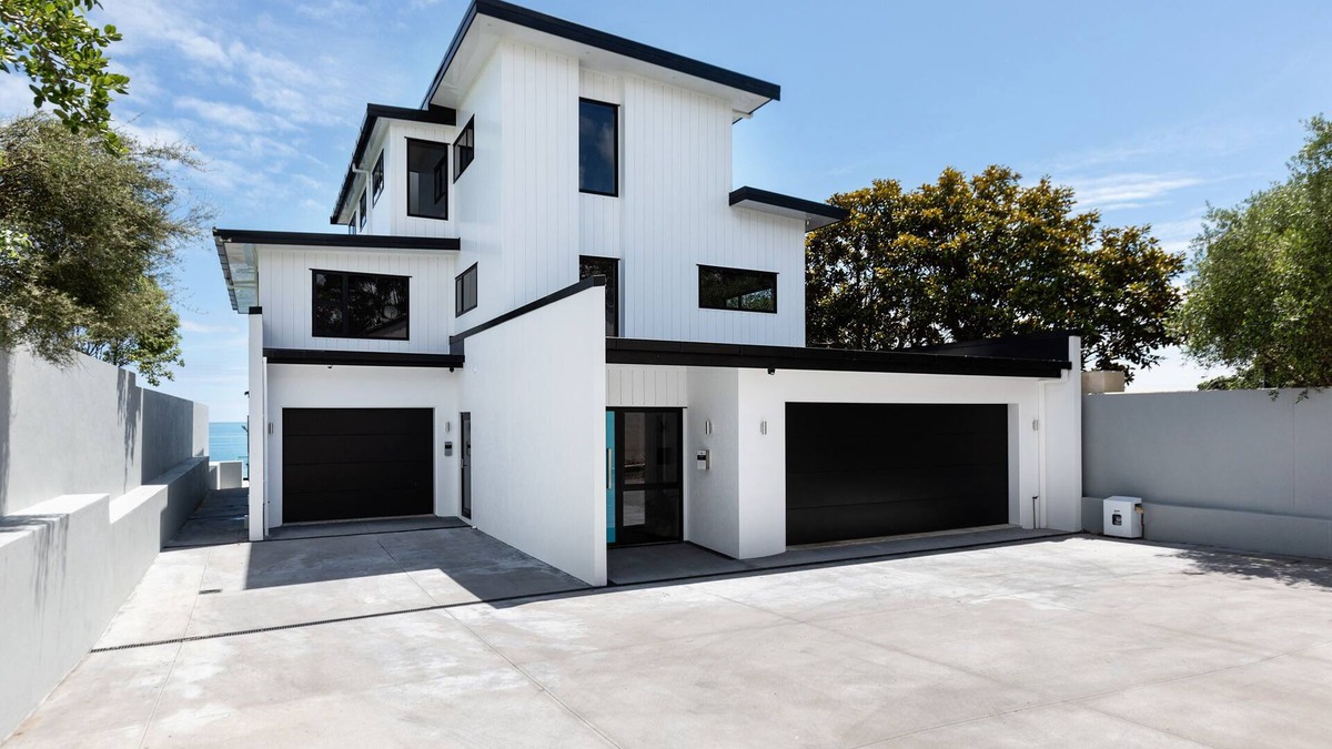 Oakura House | NEW! Oakura Beach Front Apt #2