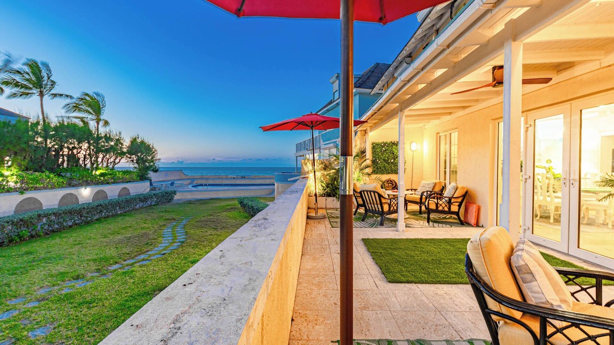 Westward Villas Subdivision House | NEW: Oceanfront 5BR House sleep 13 - Pool, Cable Beach, Private Patio